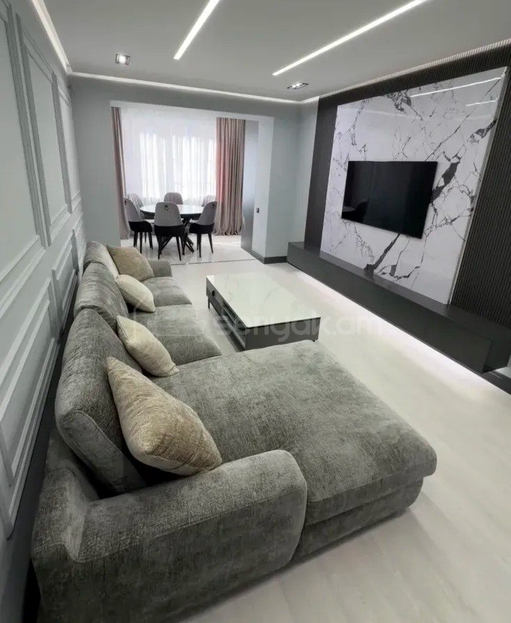 3 Սենյականոց Բնակարան Քարե Շենքում, 80քմ, 4/5 հարկ, Կապիտալ Վերանորոգված