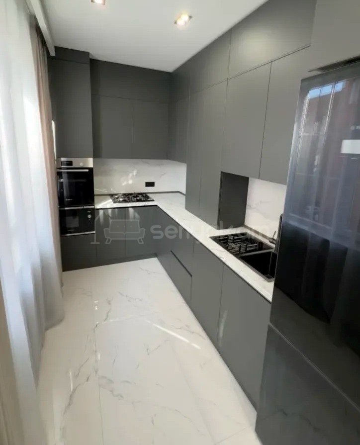 3 Սենյականոց Բնակարան Քարե Շենքում, 80քմ, 4/5 հարկ, Կապիտալ Վերանորոգված