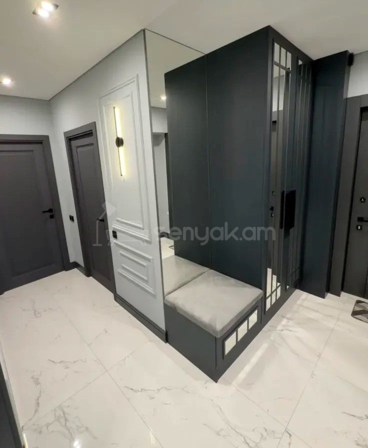 3 Սենյականոց Բնակարան Քարե Շենքում, 80քմ, 4/5 հարկ, Կապիտալ Վերանորոգված