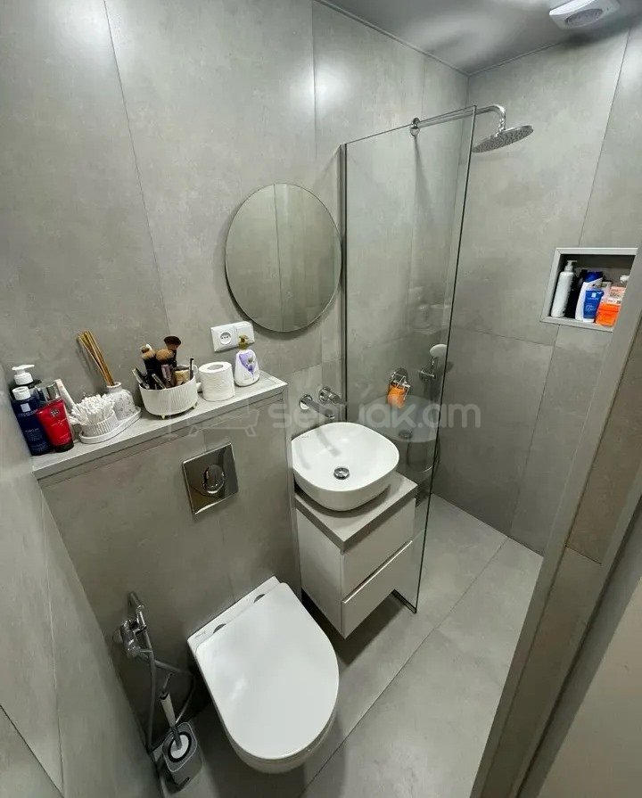 3 Սենյականոց Բնակարան Քարե Շենքում, 73քմ, 3/4 հարկ, Կապիտալ Վերանորոգված