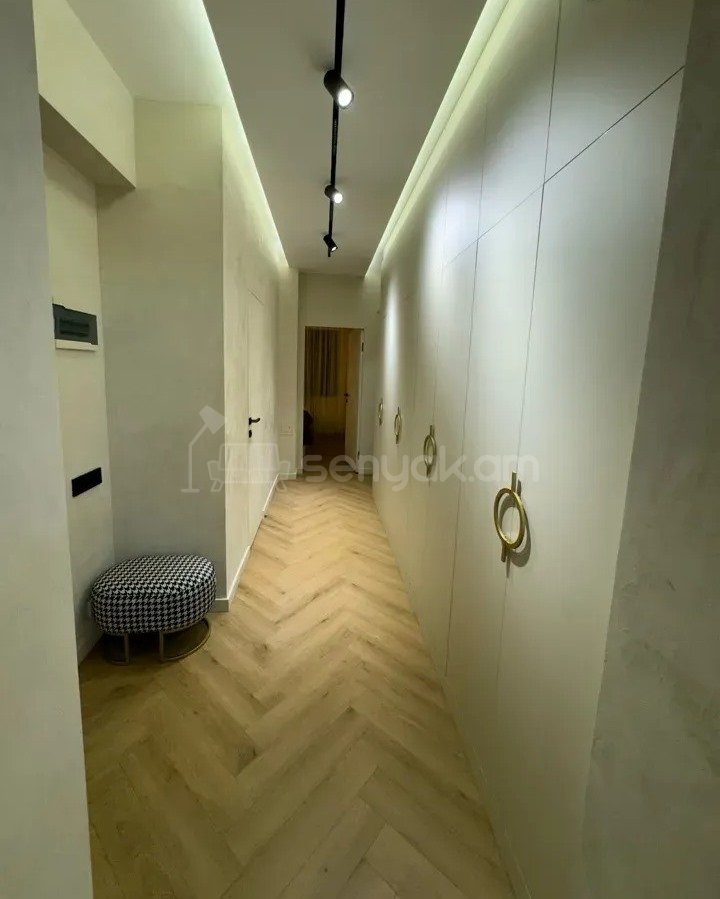 3 Սենյականոց Բնակարան Քարե Շենքում, 73քմ, 3/4 հարկ, Կապիտալ Վերանորոգված