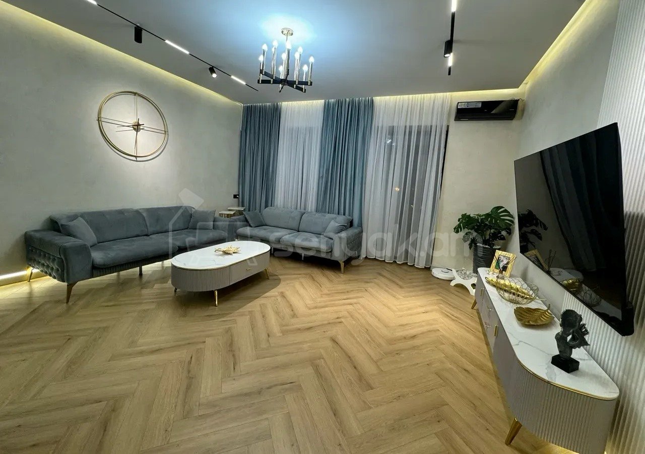 3 Սենյականոց Բնակարան Քարե Շենքում, 73քմ, 3/4 հարկ, Կապիտալ Վերանորոգված