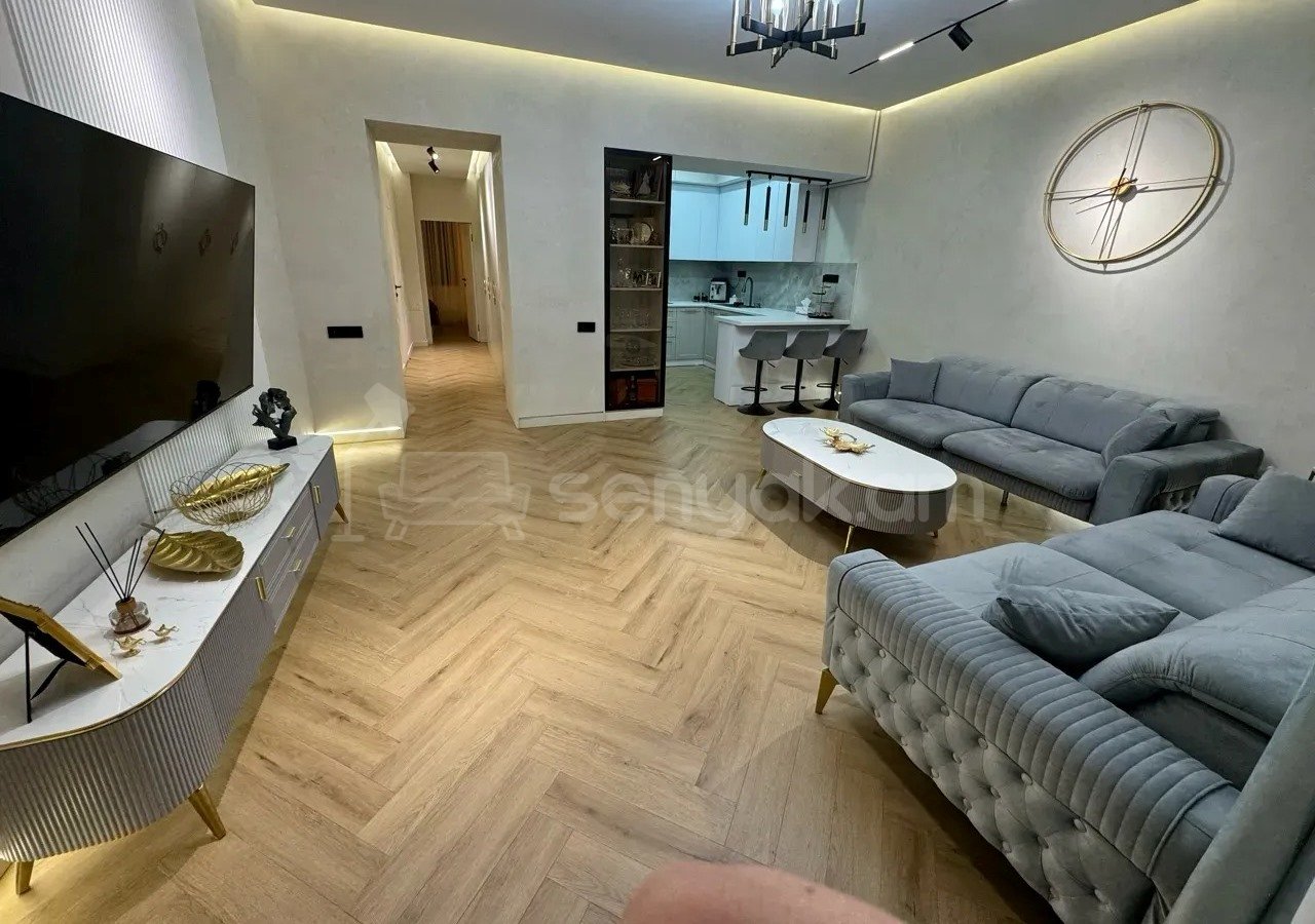 3 Սենյականոց Բնակարան Քարե Շենքում, 73քմ, 3/4 հարկ, Կապիտալ Վերանորոգված