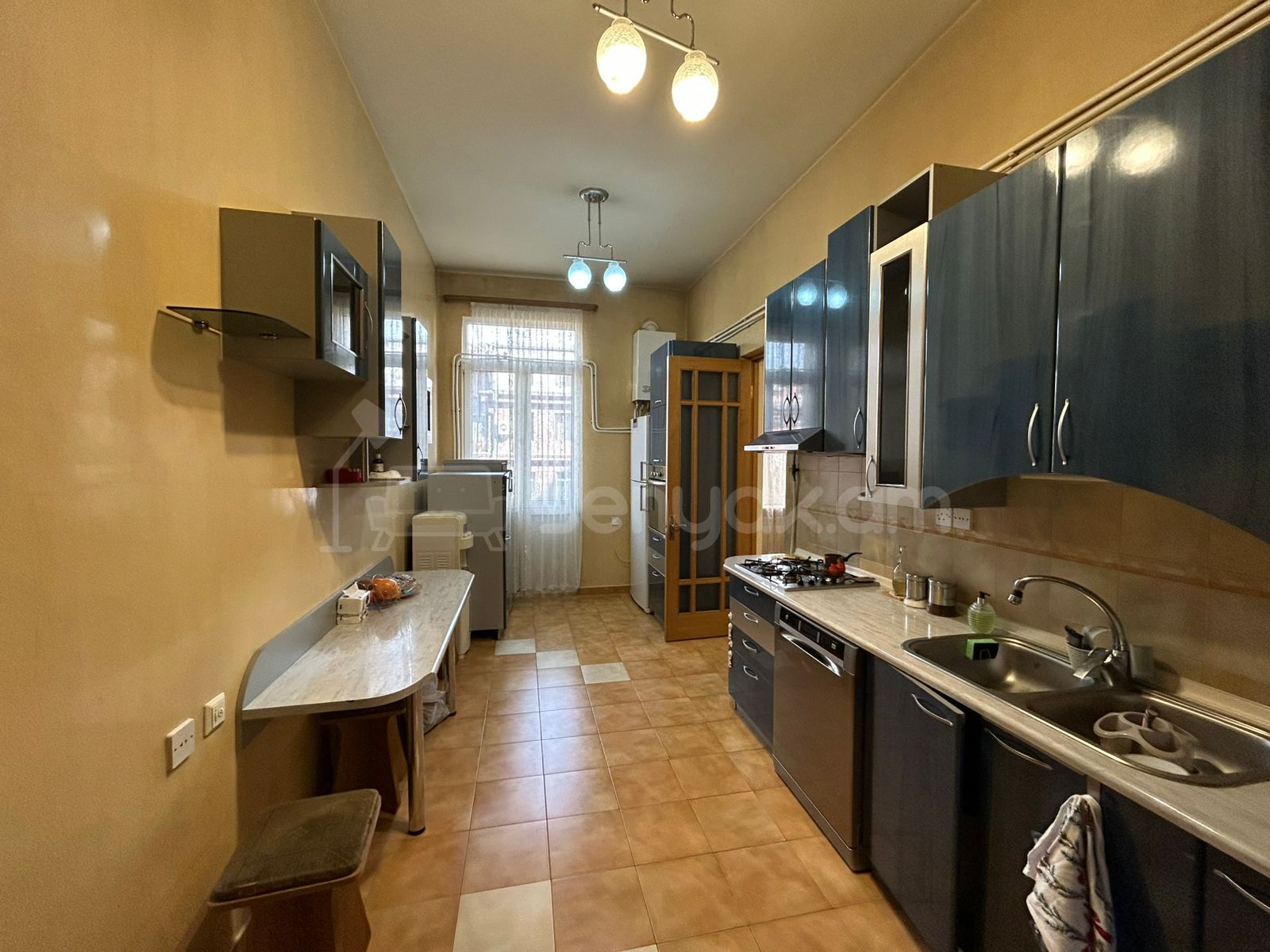 4 Սենյականոց Բնակարան Նորակառույց Քարե Շենքում, 130քմ, 4/8 հարկ, Նորմալ Վիճակում