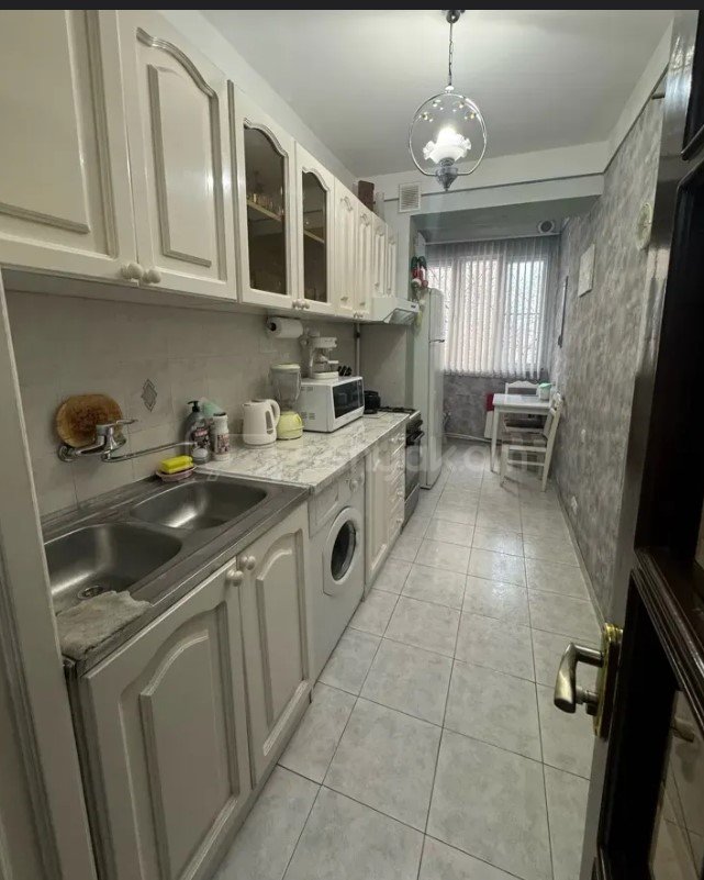 3 Սենյականոց Բնակարան Քարե Շենքում, 70քմ, 3/5 հարկ, Կապիտալ Վերանորոգված, Կահավորված