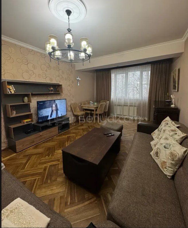 3 Սենյականոց Բնակարան Քարե Շենքում, 70քմ, 3/5 հարկ, Կապիտալ Վերանորոգված, Կահավորված