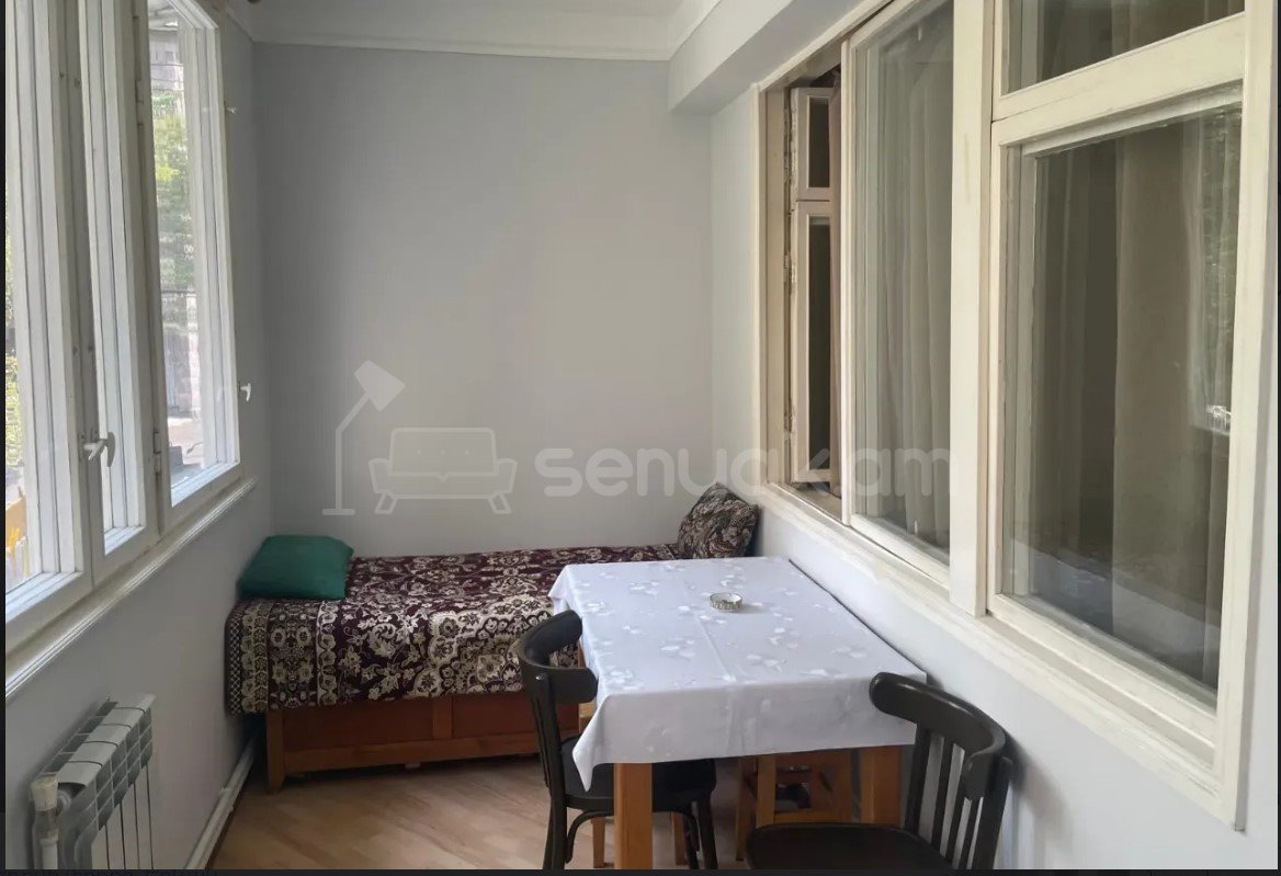 3 Սենյականոց Բնակարան Քարե Շենքում, 70քմ, 2/5 հարկ, Կապիտալ Վերանորոգված, Կահավորված