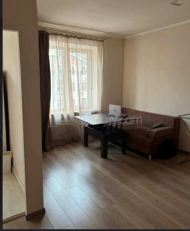 1 Սենյականոց Բնակարան Քարե Շենքում, 33քմ, 4/5 հարկ, Կապիտալ Վերանորոգված, Կահավորված