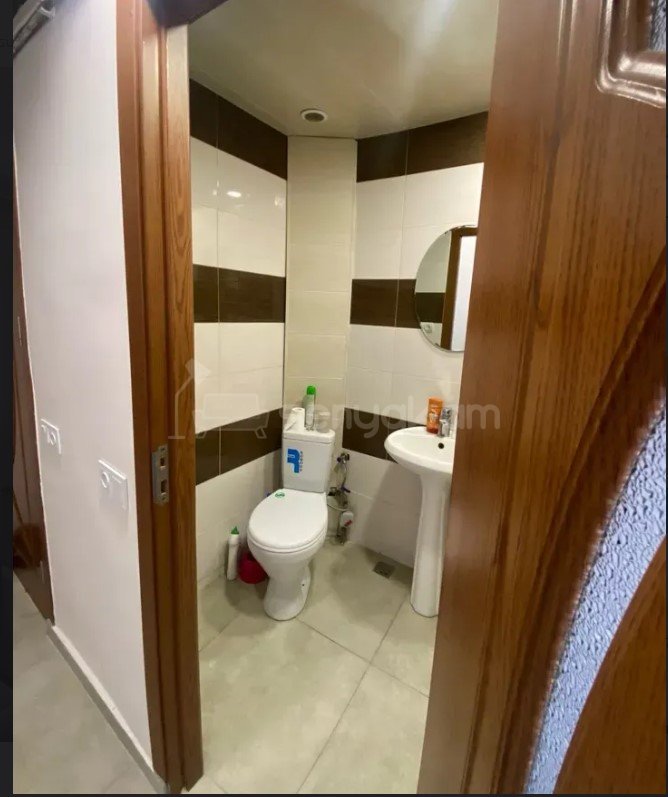 2 Սենյականոց Բնակարան Քարե Շենքում, 50քմ, 4/5 հարկ, Կապիտալ Վերանորոգված, Կահավորված