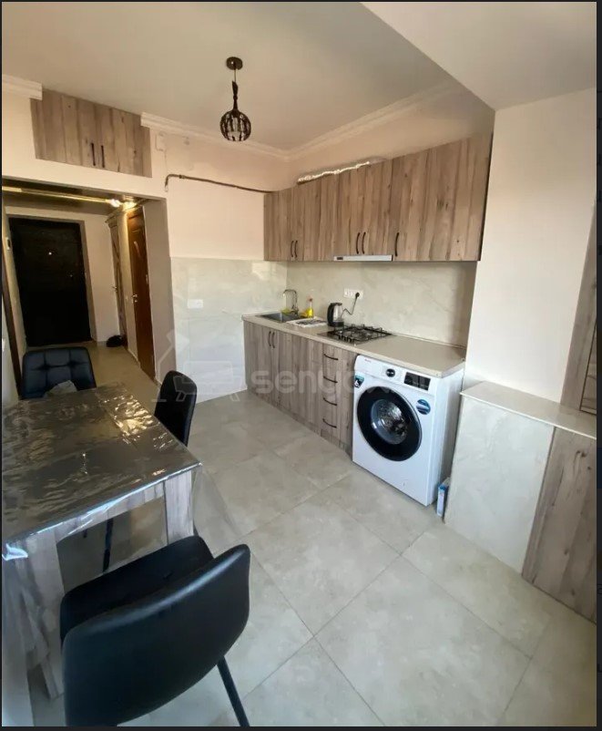 2 Սենյականոց Բնակարան Քարե Շենքում, 50քմ, 4/5 հարկ, Կապիտալ Վերանորոգված, Կահավորված