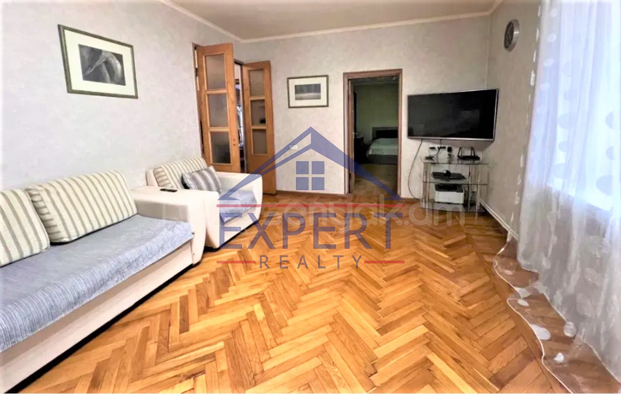 3 Սենյականոց Բնակարան Քարե Շենքում, 82քմ, 5/5 հարկ, Կապիտալ Վերանորոգված