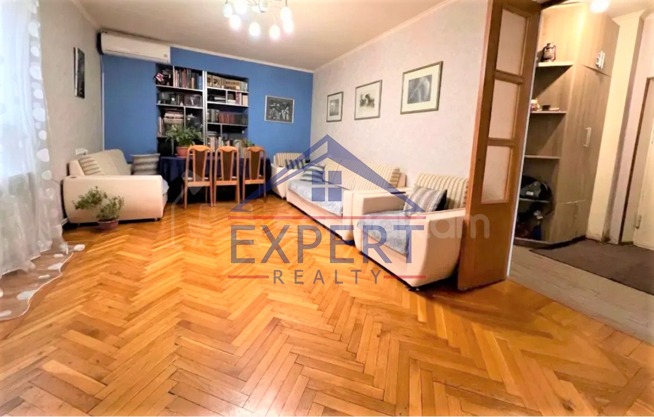 3 Սենյականոց Բնակարան Քարե Շենքում, 82քմ, 5/5 հարկ, Կապիտալ Վերանորոգված