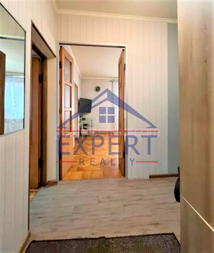 3 Սենյականոց Բնակարան Քարե Շենքում, 82քմ, 5/5 հարկ, Կապիտալ Վերանորոգված