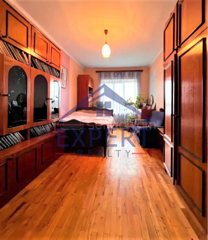 3 Սենյականոց Բնակարան Քարե Շենքում, 82քմ, 5/5 հարկ, Կապիտալ Վերանորոգված