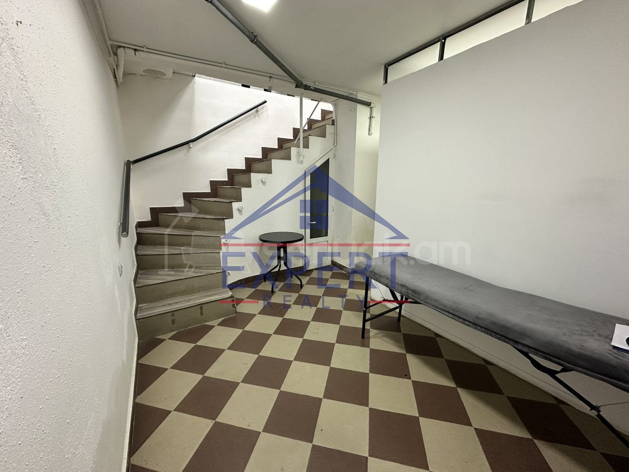 Սպասարկման Տարածք, 75քմ, Կապիտալ Վերանորոգված