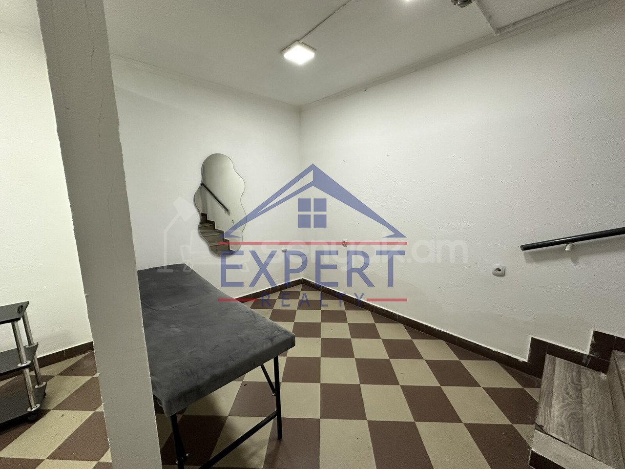 Սպասարկման Տարածք, 75քմ, Կապիտալ Վերանորոգված