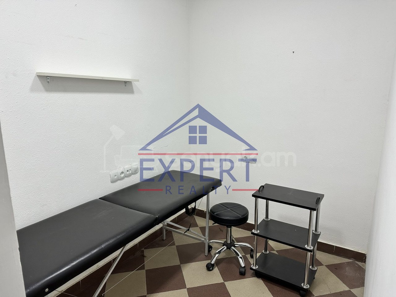 Սպասարկման Տարածք, 75քմ, Կապիտալ Վերանորոգված