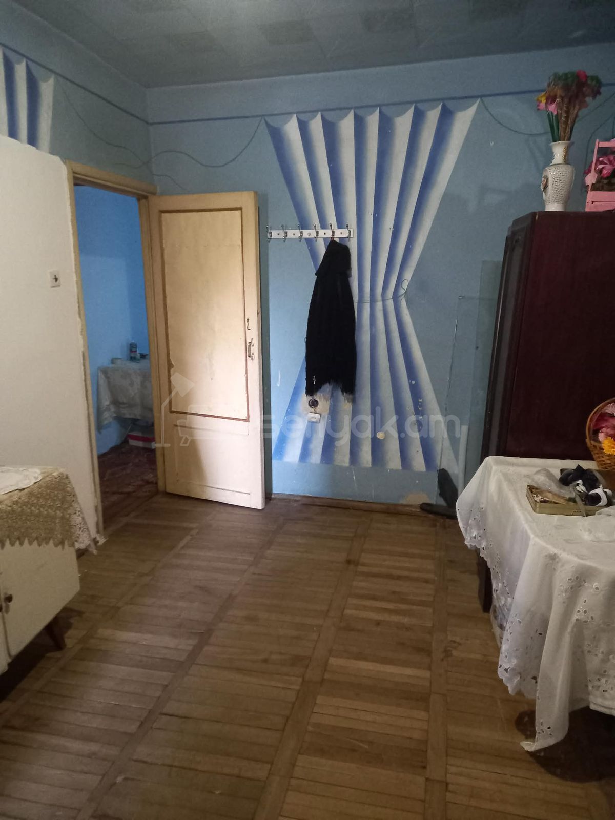 4 Սենյականոց Բնակարան Քարե Շենքում, 103քմ, 5/5 հարկ, Պետական Վիճակում