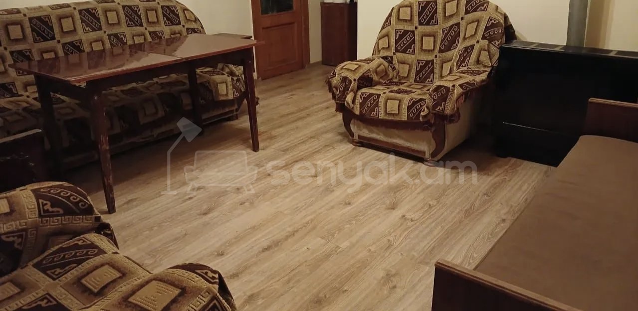 2 Սենյականոց Բնակարան Քարե Շենքում, 55քմ, 1/1 հարկ, Նորմալ Վիճակում, Կահավորված