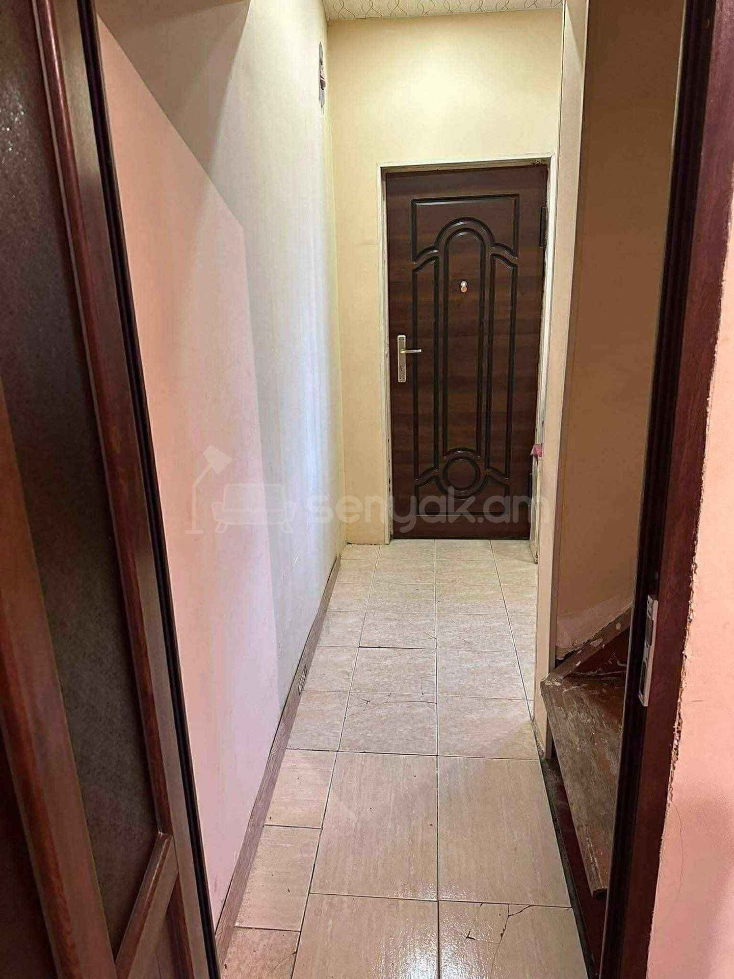 1 Սենյականոց Բնակարան Քարե Շենքում, 40քմ, 1/1 հարկ, Նորմալ Վիճակում, Կահավորված