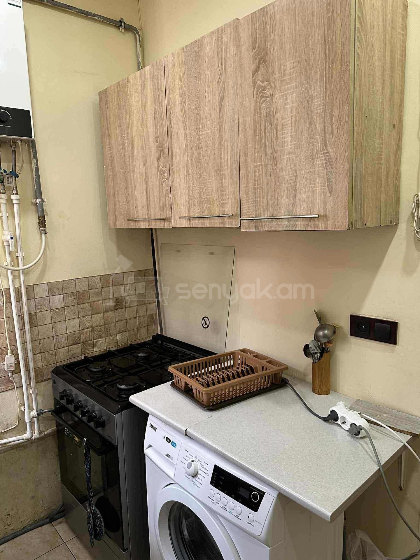 1 Սենյականոց Բնակարան Քարե Շենքում, 40քմ, 1/1 հարկ, Նորմալ Վիճակում, Կահավորված