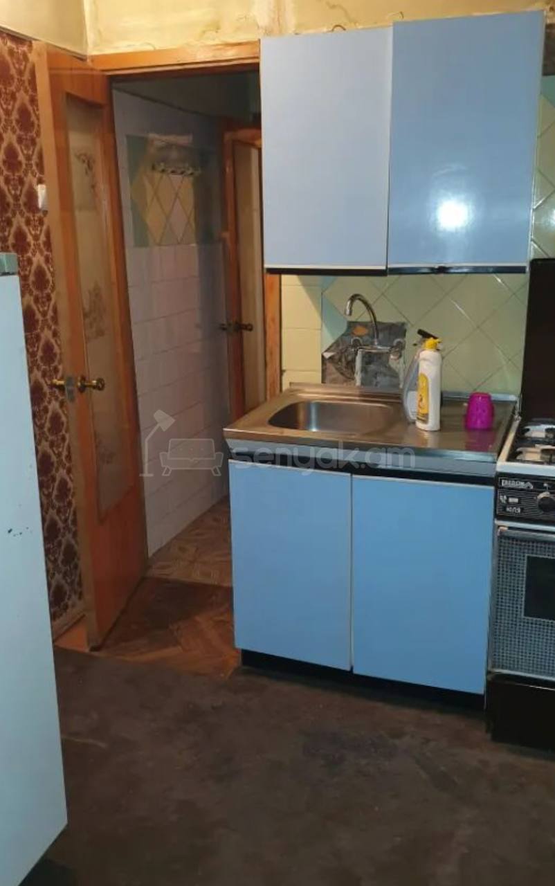 3 Սենյականոց Բնակարան Քարե Շենքում, 66քմ, 3/5 հարկ, Պետական Վիճակում, Կահավորված, Արևկող