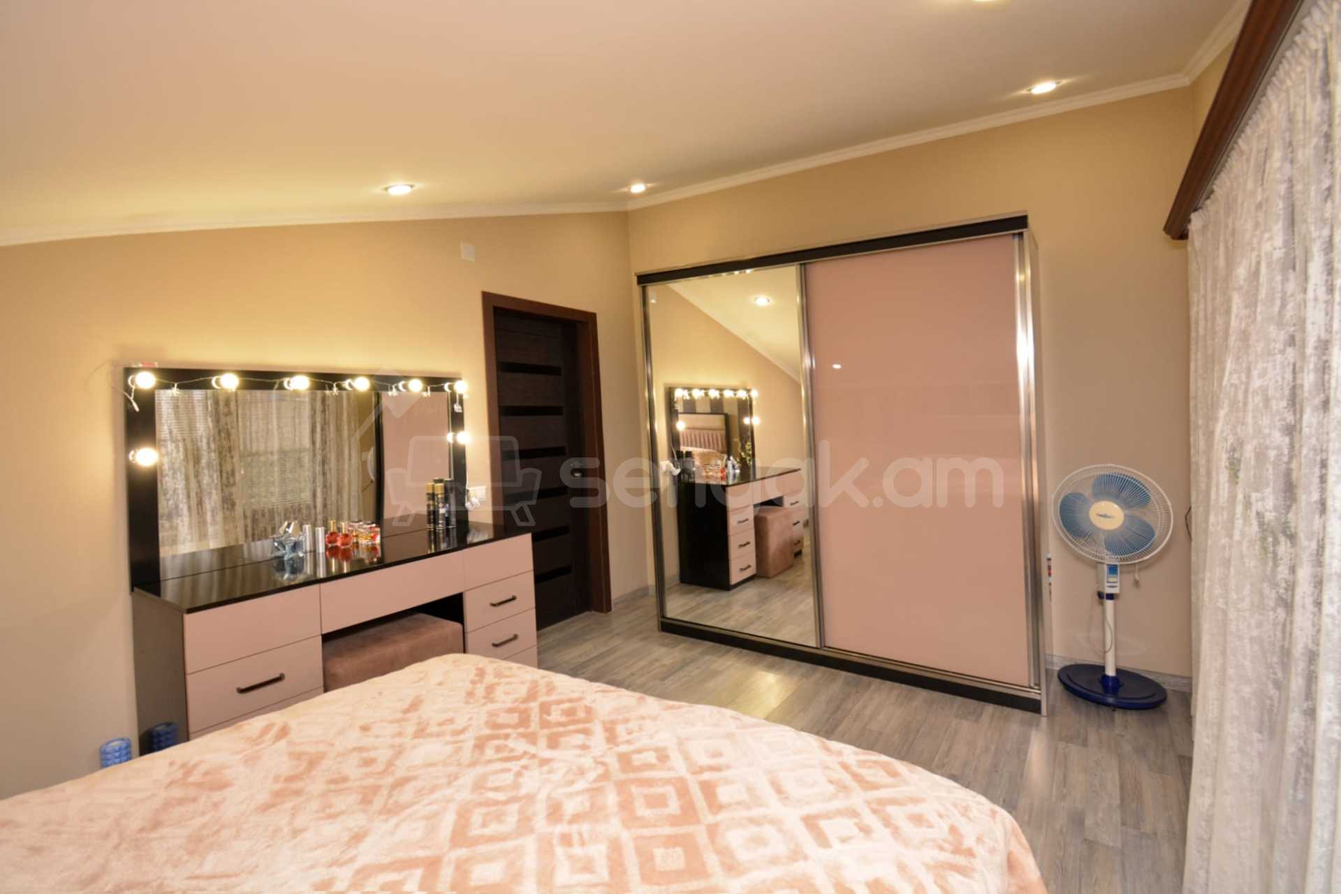 8 Սենյականոց Սեփական Տուն, 312քմ, Կապիտալ Վերանորոգված