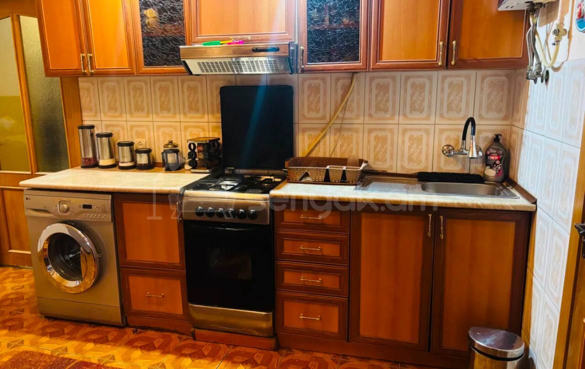 2 Սենյականոց Բնակարան Քարե Շենքում, 45քմ, 3/4 հարկ, Կոսմետիկ Վերանորոգված, Կահավորված, Արևկող