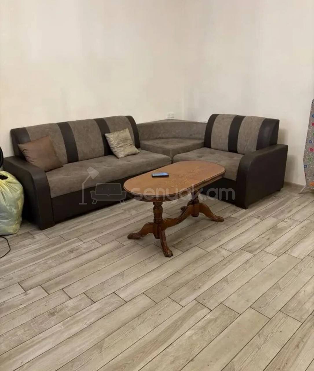 2 Սենյականոց Բնակարան Քարե Շենքում, 43քմ, 5/5 հարկ, Կապիտալ Վերանորոգված, Կահավորված