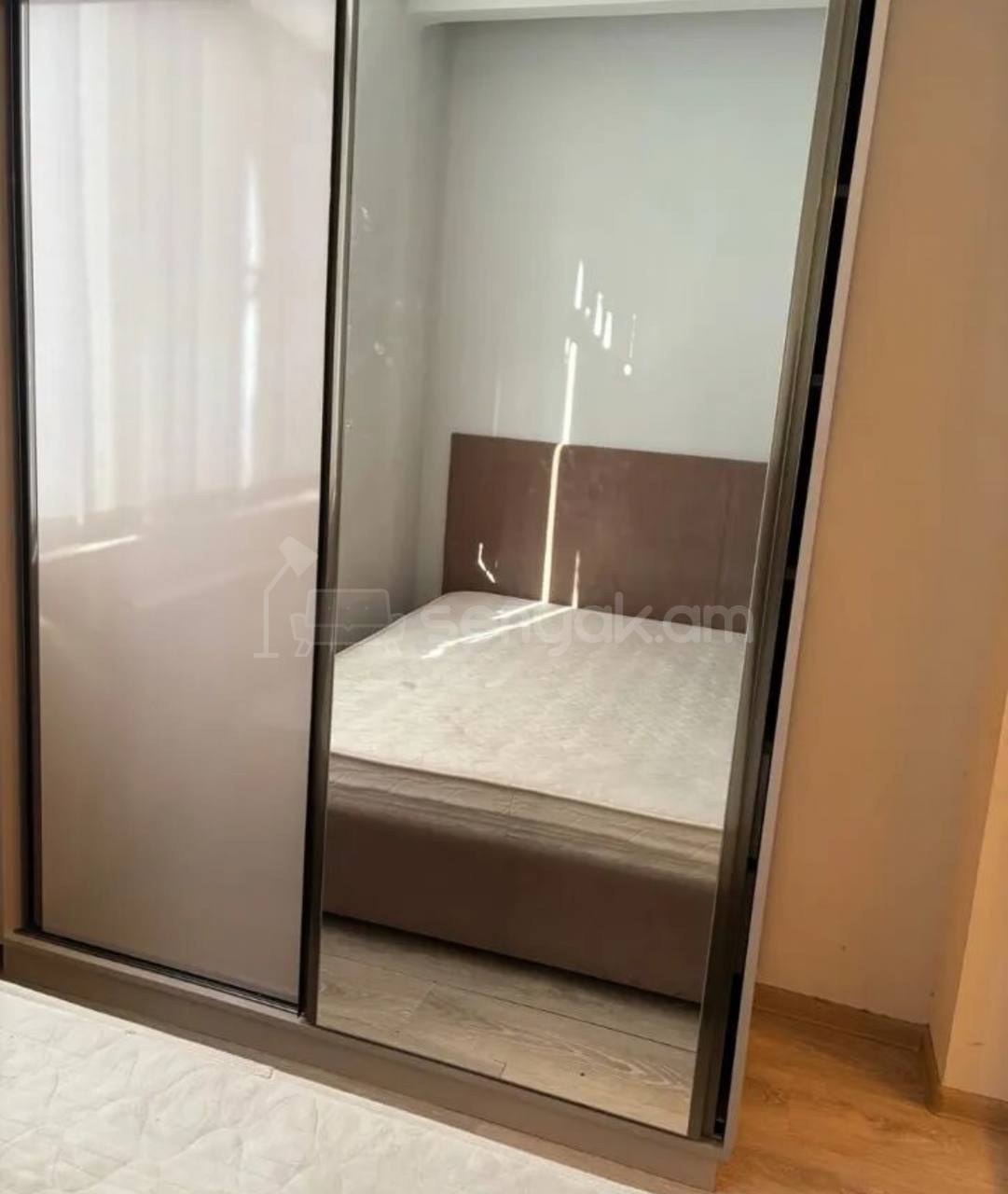 2 Սենյականոց Բնակարան Քարե Շենքում, 43քմ, 5/5 հարկ, Կապիտալ Վերանորոգված, Կահավորված