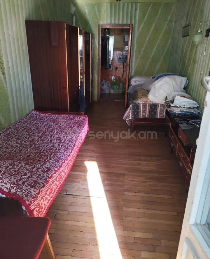 3 Սենյականոց Բնակարան Քարե Շենքում, 76քմ, 5/5 հարկ, Պետական Վիճակում