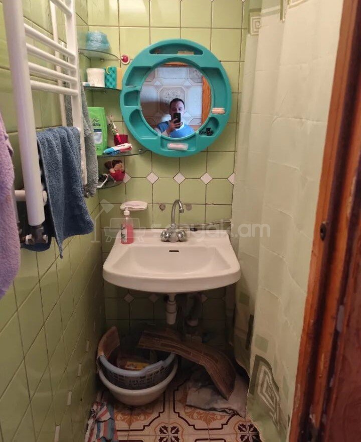 3 Սենյականոց Բնակարան Քարե Շենքում, 76քմ, 5/5 հարկ, Պետական Վիճակում