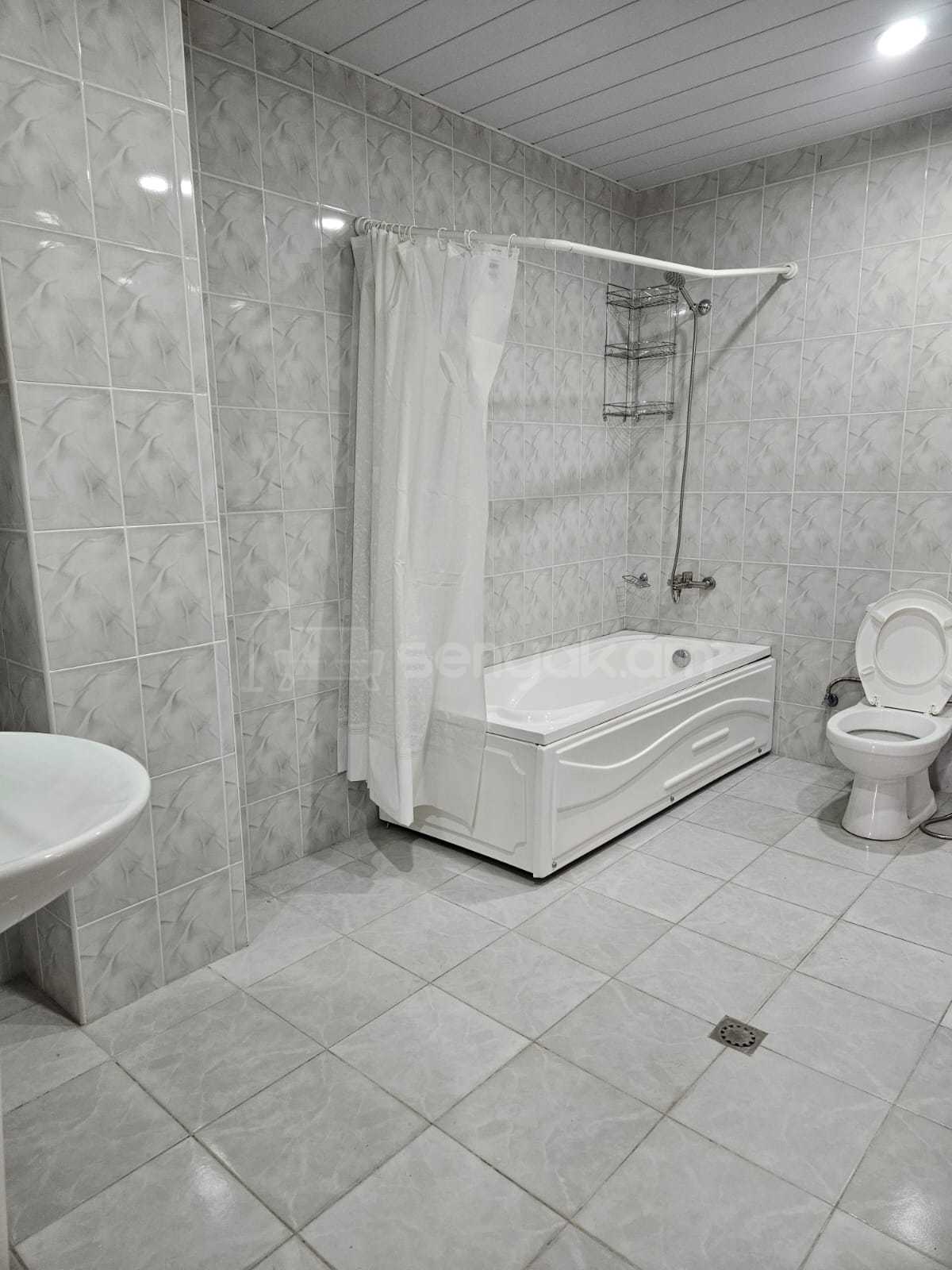 3 Սենյականոց Բնակարան Նորակառույց Քարե Շենքում, 170քմ, 4/5 հարկ, Կապիտալ Վերանորոգված, Կահավորված, Արևկող