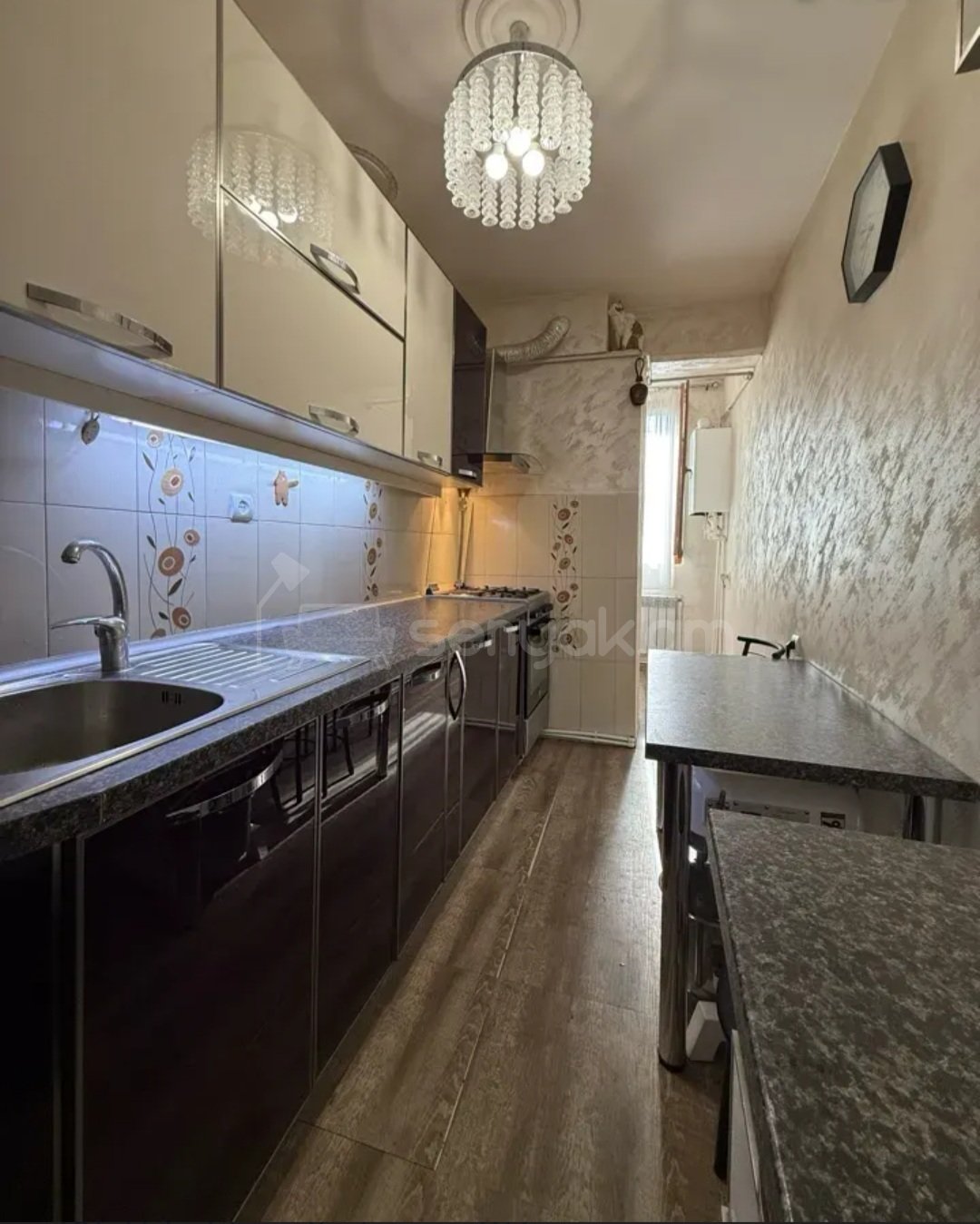 2 Սենյականոց Բնակարան Քարե Շենքում, 46քմ, 3/5 հարկ, Կապիտալ Վերանորոգված, Կահավորված