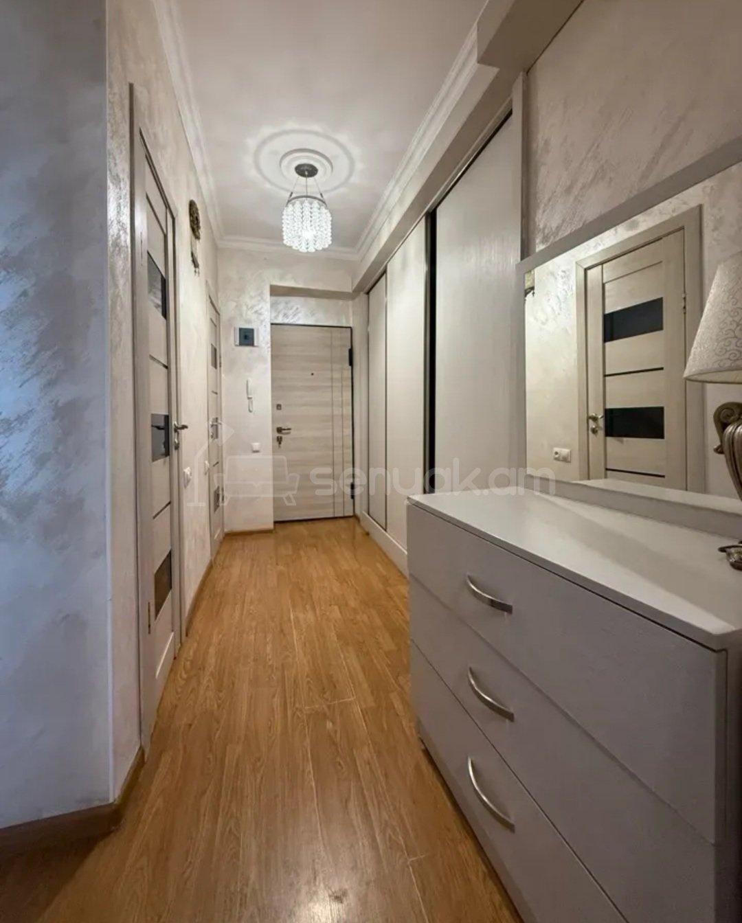 2 Սենյականոց Բնակարան Քարե Շենքում, 46քմ, 3/5 հարկ, Կապիտալ Վերանորոգված, Կահավորված