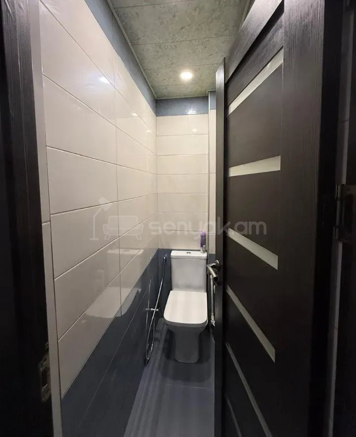 3 Սենյականոց Բնակարան Քարե Շենքում, 80քմ, 5/5 հարկ, Կապիտալ Վերանորոգված