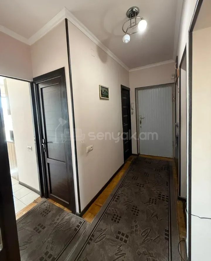 3 Սենյականոց Բնակարան Քարե Շենքում, 80քմ, 5/5 հարկ, Կապիտալ Վերանորոգված