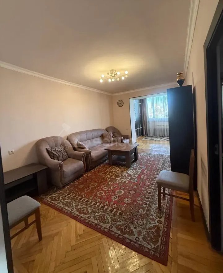 3 Սենյականոց Բնակարան Քարե Շենքում, 80քմ, 5/5 հարկ, Կապիտալ Վերանորոգված