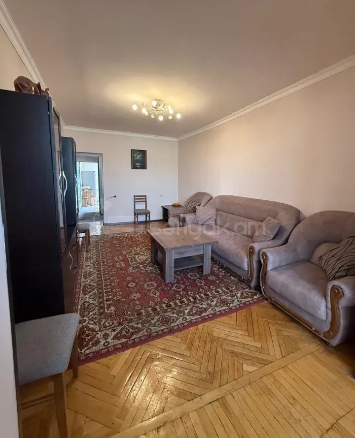 3 Սենյականոց Բնակարան Քարե Շենքում, 80քմ, 5/5 հարկ, Կապիտալ Վերանորոգված