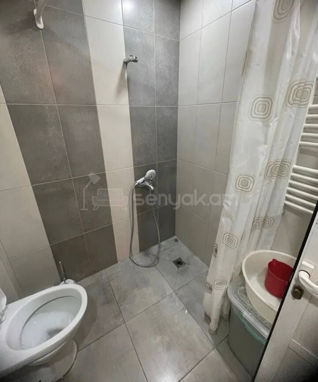 2 Սենյականոց Բնակարան Քարե Շենքում, 44քմ, 5/5 հարկ, Նորմալ Վիճակում, Կահավորված