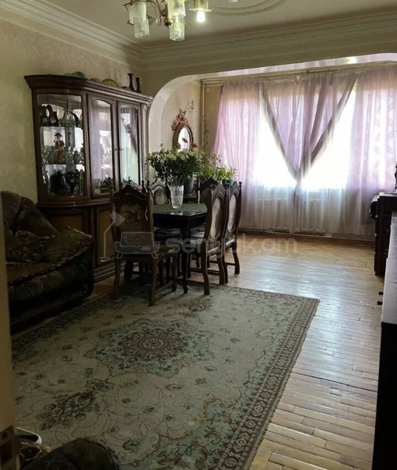 4 Սենյականոց Բնակարան Քարե Շենքում, 99քմ, 2/5 հարկ, Նորմալ Վիճակում, Մասամբ Կահավորված