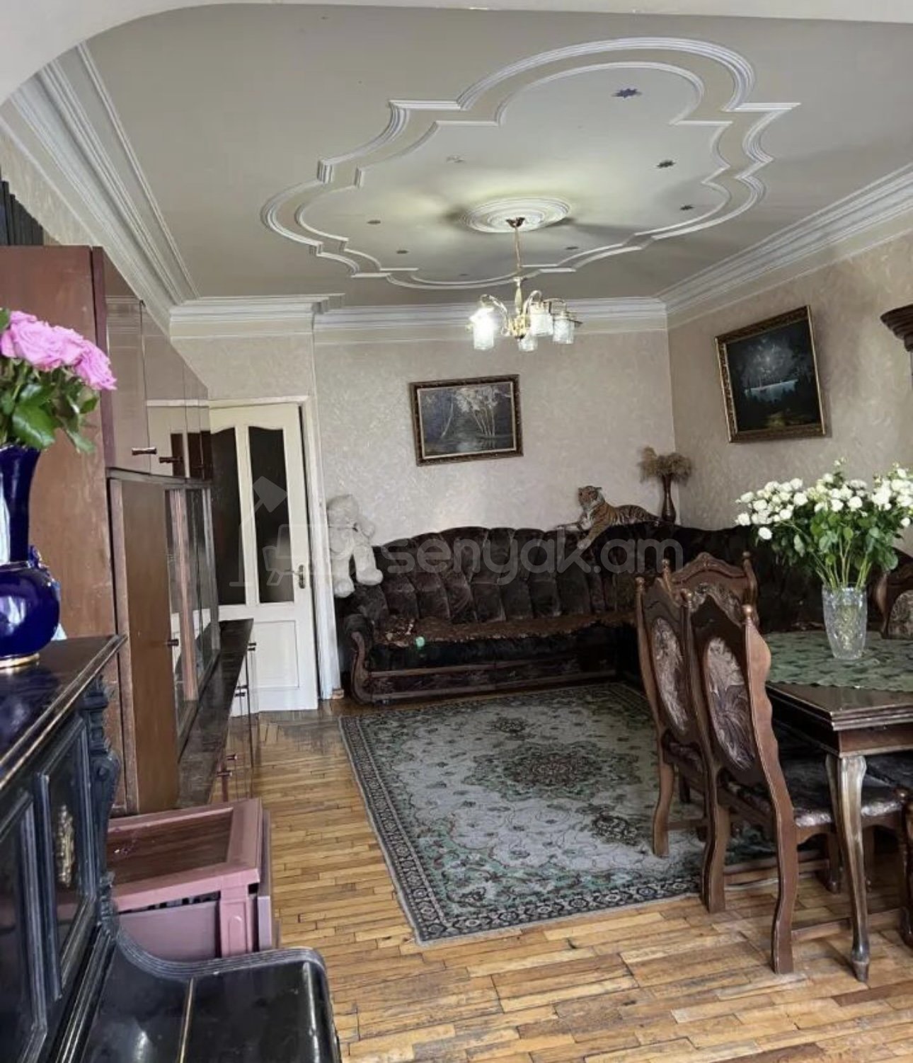 4 Սենյականոց Բնակարան Քարե Շենքում, 99քմ, 2/5 հարկ, Նորմալ Վիճակում, Մասամբ Կահավորված