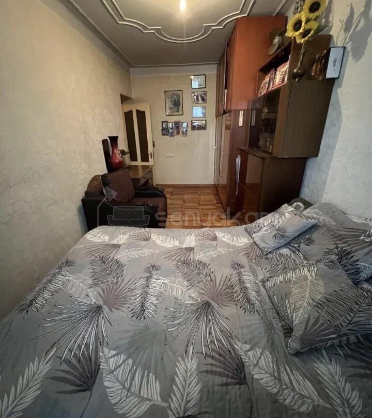 4 Սենյականոց Բնակարան Քարե Շենքում, 99քմ, 2/5 հարկ, Նորմալ Վիճակում, Մասամբ Կահավորված