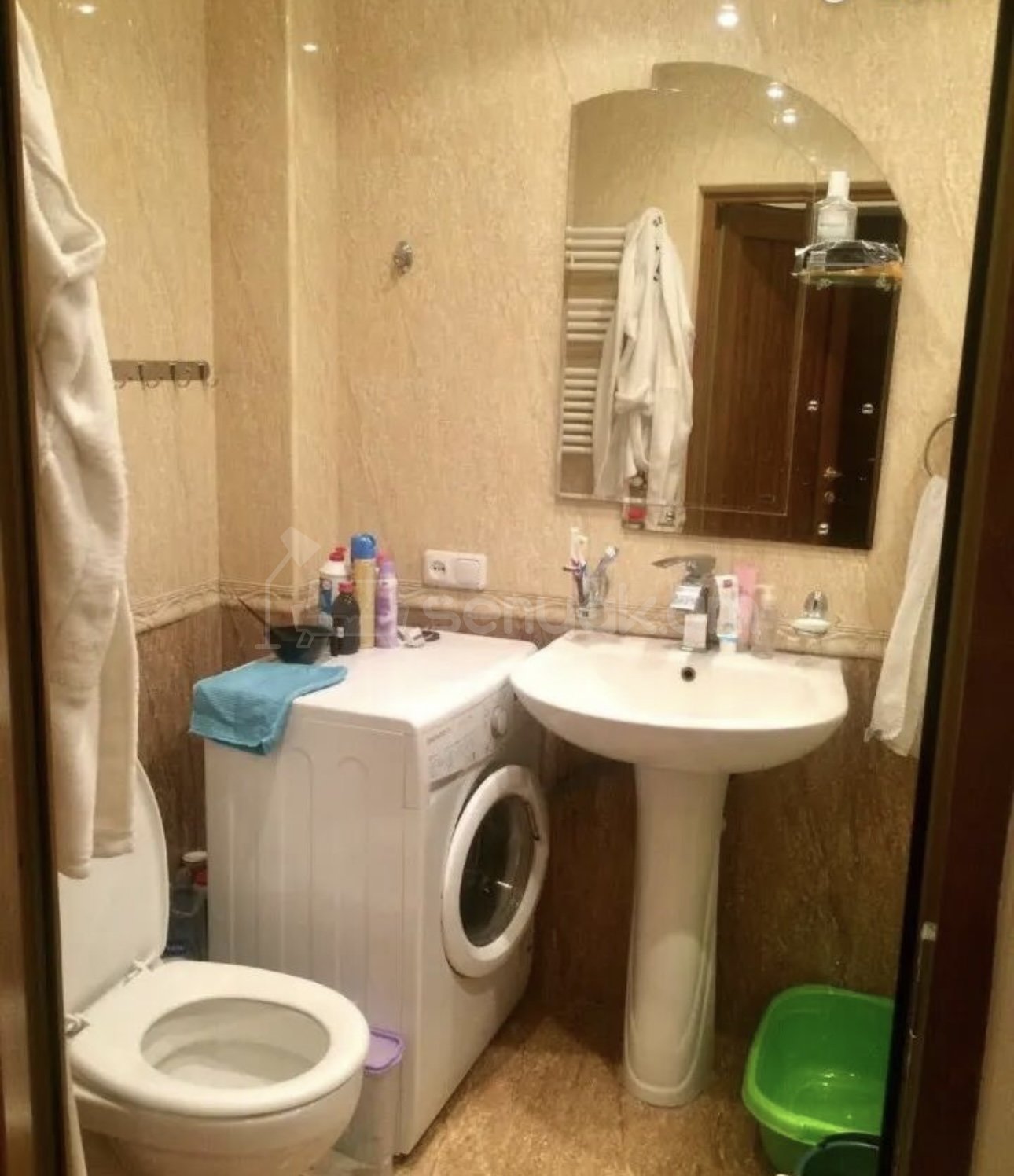 2 Սենյականոց Բնակարան Քարե Շենքում, 44քմ, 3/5 հարկ, Նորմալ Վիճակում