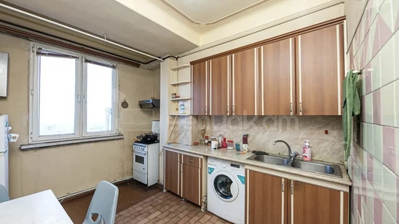 1 Սենյականոց Բնակարան, 42քմ, 8/10 հարկ, Նորմալ Վիճակում