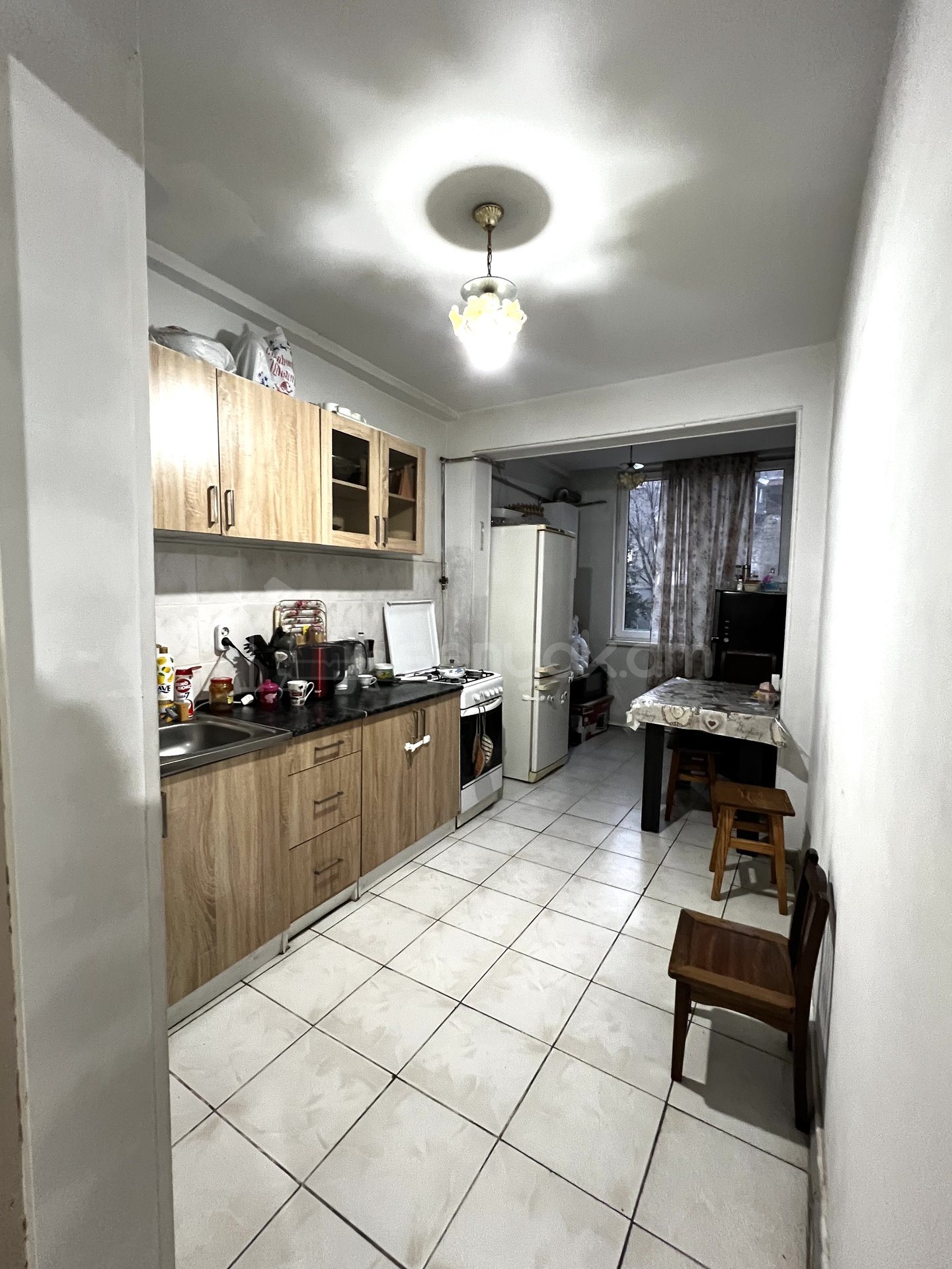 3 Սենյականոց Բնակարան Քարե Շենքում, 80քմ, 2/7 հարկ, Կապիտալ Վերանորոգված, Մասամբ Կահավորված