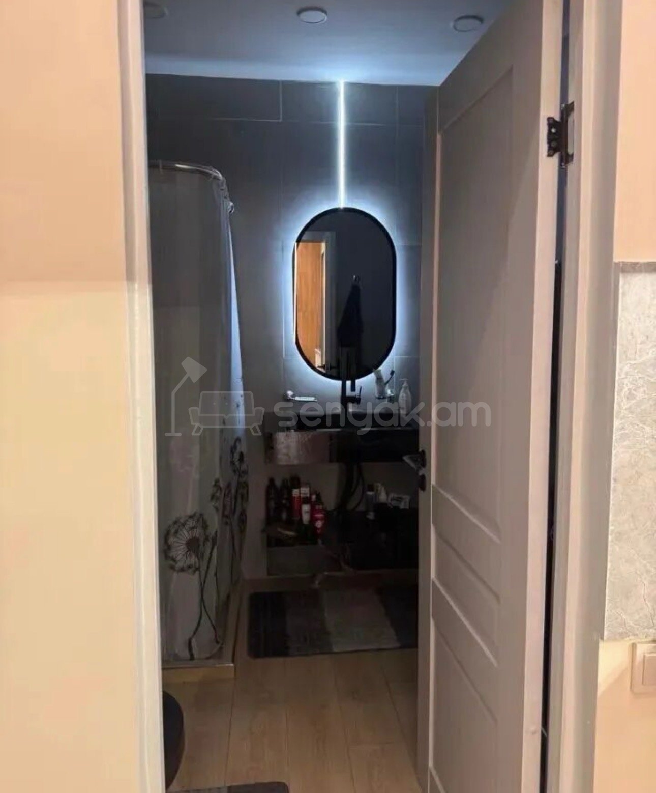 2 Սենյականոց Բնակարան Քարե Շենքում, 42քմ, 1/3 հարկ, Դիզայներական Վերանորոգված