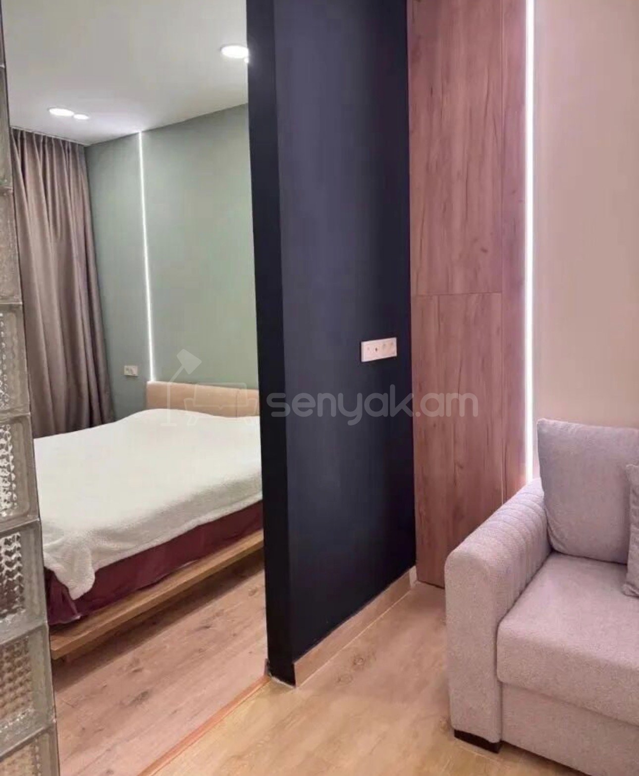 2 Սենյականոց Բնակարան Քարե Շենքում, 42քմ, 1/3 հարկ, Դիզայներական Վերանորոգված