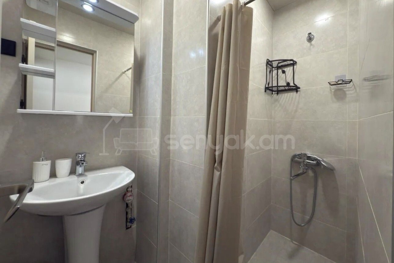 2 Սենյականոց Բնակարան, 42քմ, 6/9 հարկ, Դիզայներական Վերանորոգված, Կահավորված, Արևկող