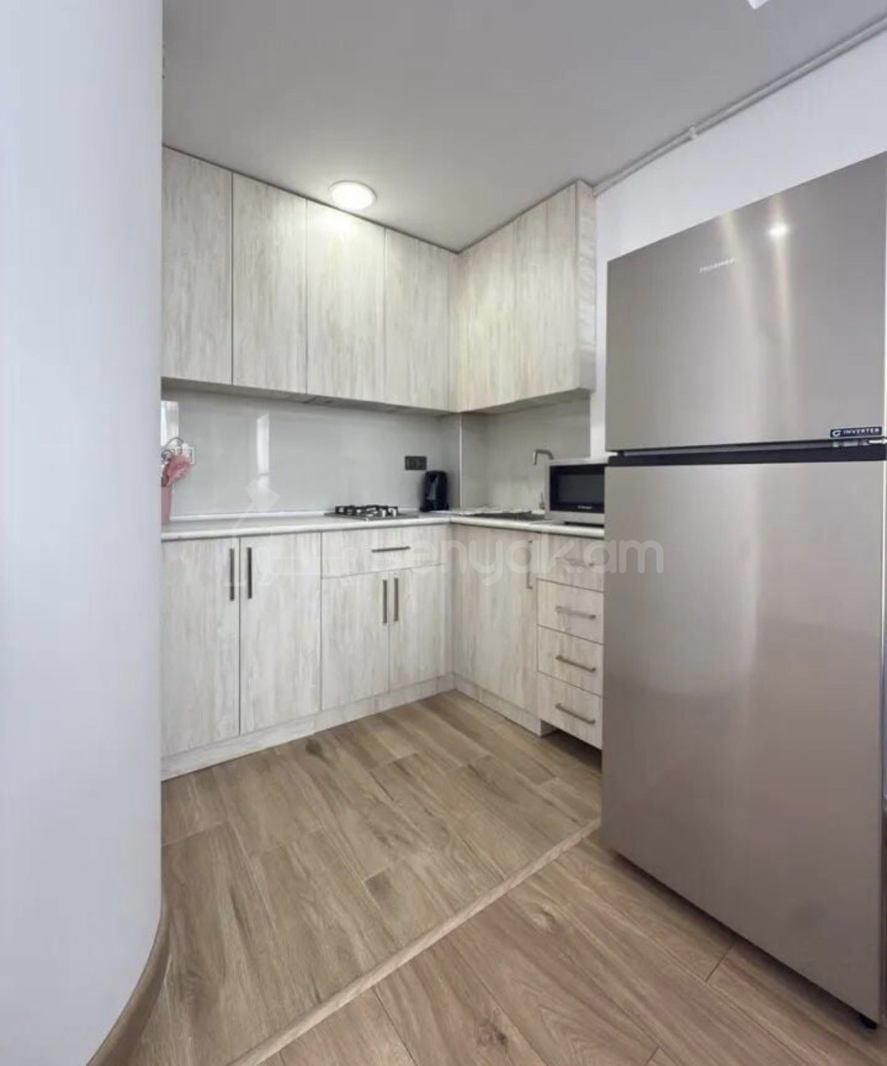 2 Սենյականոց Բնակարան, 42քմ, 6/9 հարկ, Դիզայներական Վերանորոգված, Կահավորված, Արևկող